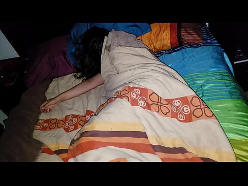❤️ Anak tiri berating ibu tiriné enom nalika dheweke turu. ❤️ Porno krasan ing pornojv.sex78.ru ❤